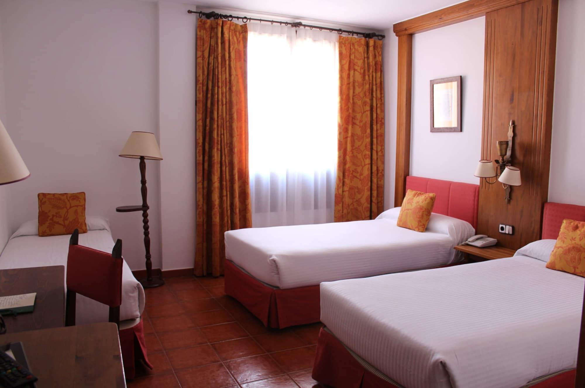 Hotel El Bedel Alcala de Henares Luaran gambar