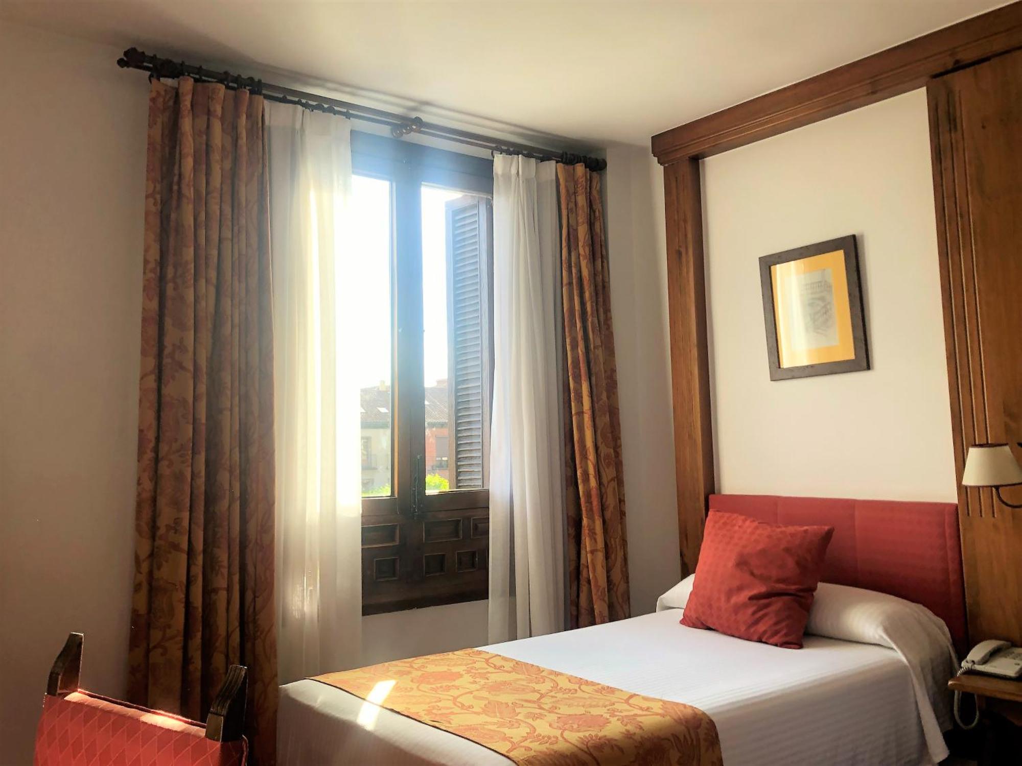 Hotel El Bedel Alcala de Henares Bilik gambar